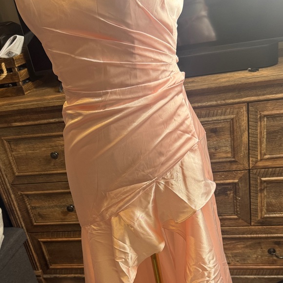 Elegant Pink Satin Dress - Picture 3 of 8